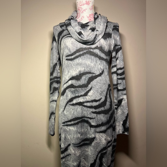 NWT Catherine Malandrino Boatneck Zebra SWEATER DRESS size XS - Picture 3 of 12